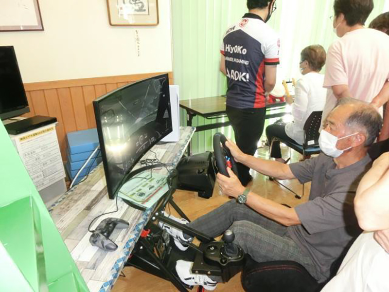 センター事業団　栃木・那須塩原地福シニアセンター　高齢者が eスポーツ 体験　初めてのゲームも「爽快」「楽しい」
